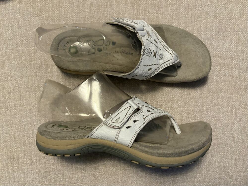 Earth Origins White Leather Flip Flop Adjustable Thong Sandal Sara Size 7.5 Wide